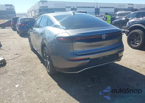 2024 Toyota Crown Xle z USA, uszkodzony, nr VIN JTDAAAAF4R3028681